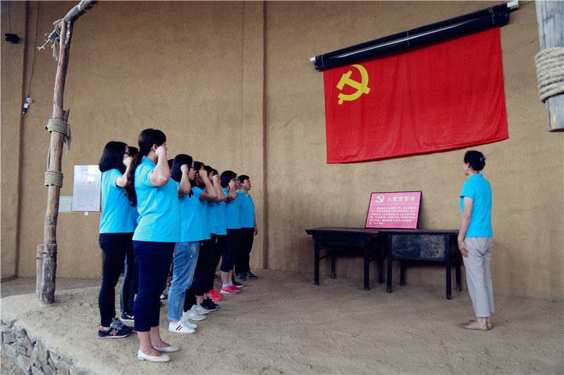 12.大青山根据地重温入党誓词.jpg 12.大青山根据地重温入党誓词.jpg