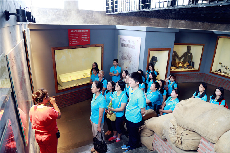 13.大青山根据地参观学习_副本.jpg 13.大青山根据地参观学习_副本.jpg