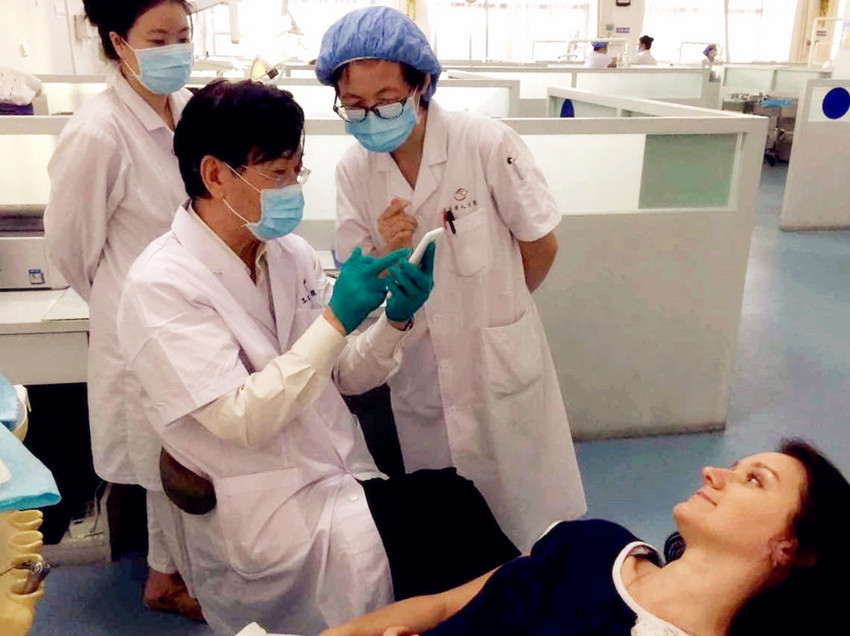 7-曾祥龙教授为俄罗斯患者设计正畸方案.jpg 7-曾祥龙教授为俄罗斯患者设计正畸方案.jpg