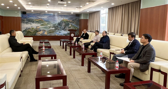 1 三亚市副市长何世刚来我院交流座谈.jpg 1 三亚市副市长何世刚来我院交流座谈.jpg